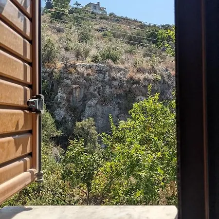 4 Seasons 2 Villa Neokhórion